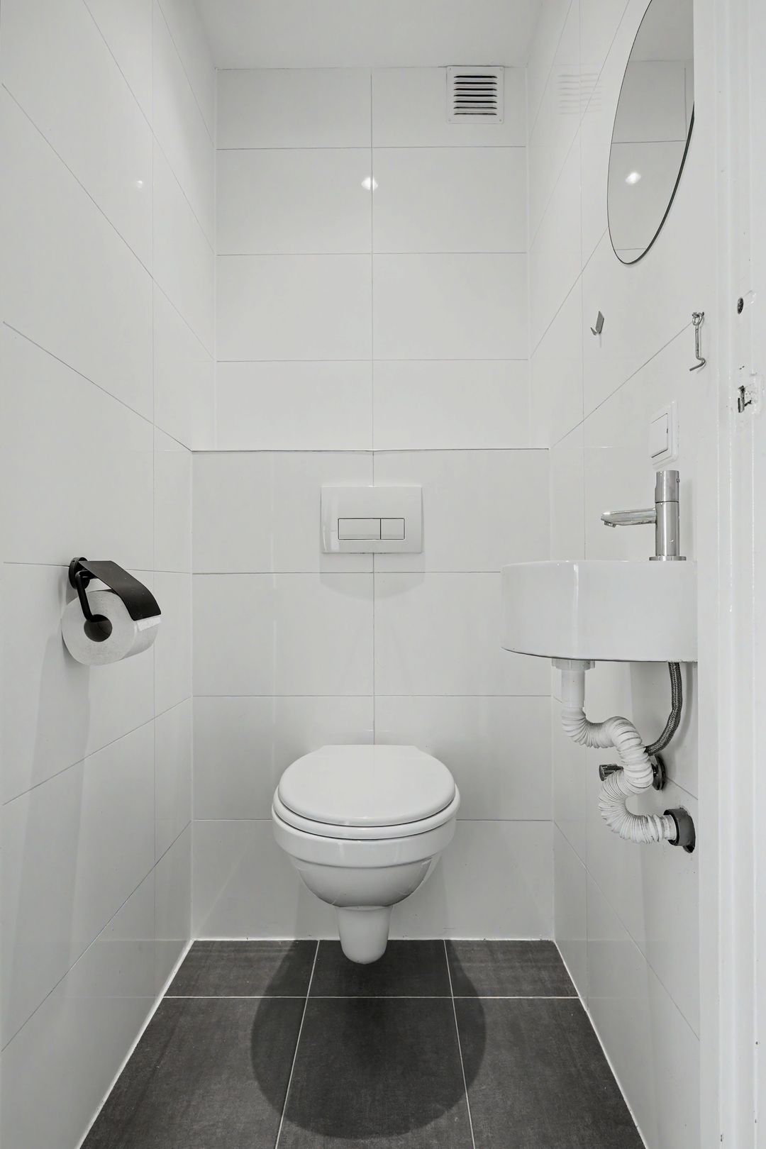 Well-Maintained Three-Room Apartment with West-Facing Balcony on the Sixth Floor — 7