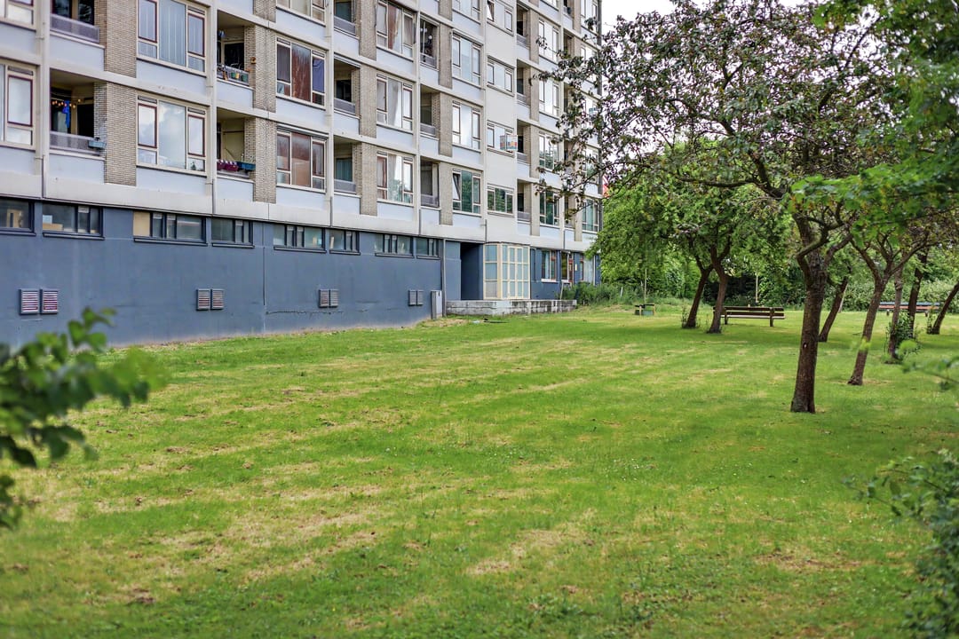 Well-Maintained Three-Room Apartment with West-Facing Balcony on the Sixth Floor — 28