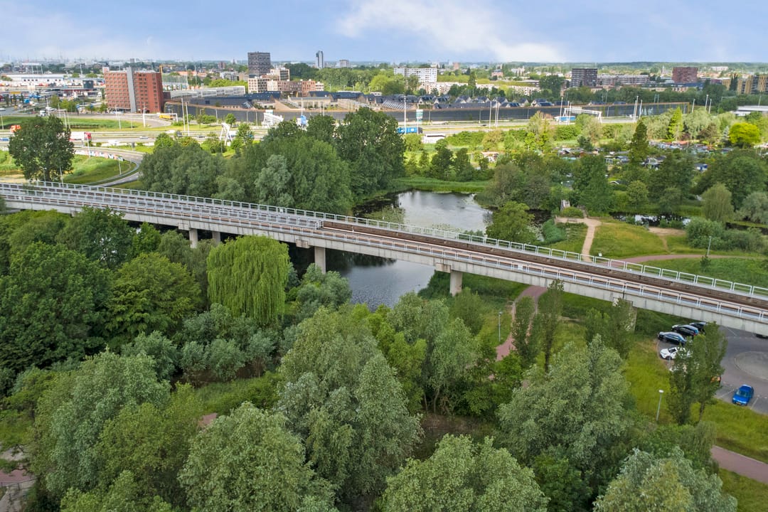 Well-Maintained Three-Room Apartment with West-Facing Balcony on the Sixth Floor — 47