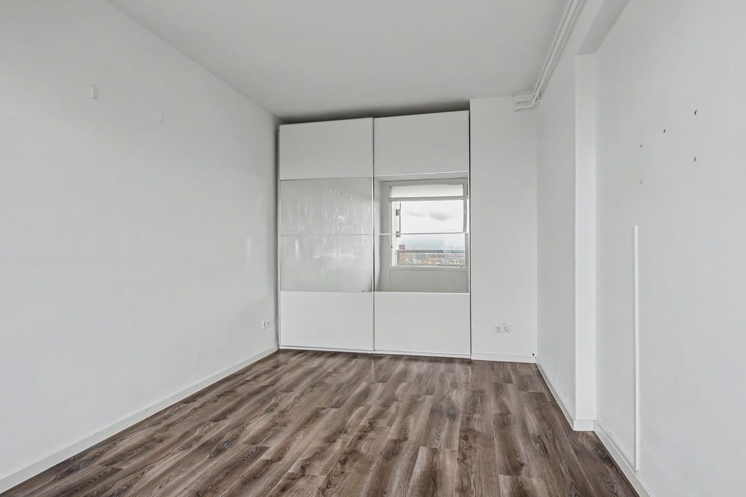 Well-Maintained Three-Room Apartment with West-Facing Balcony on the Sixth Floor — 13