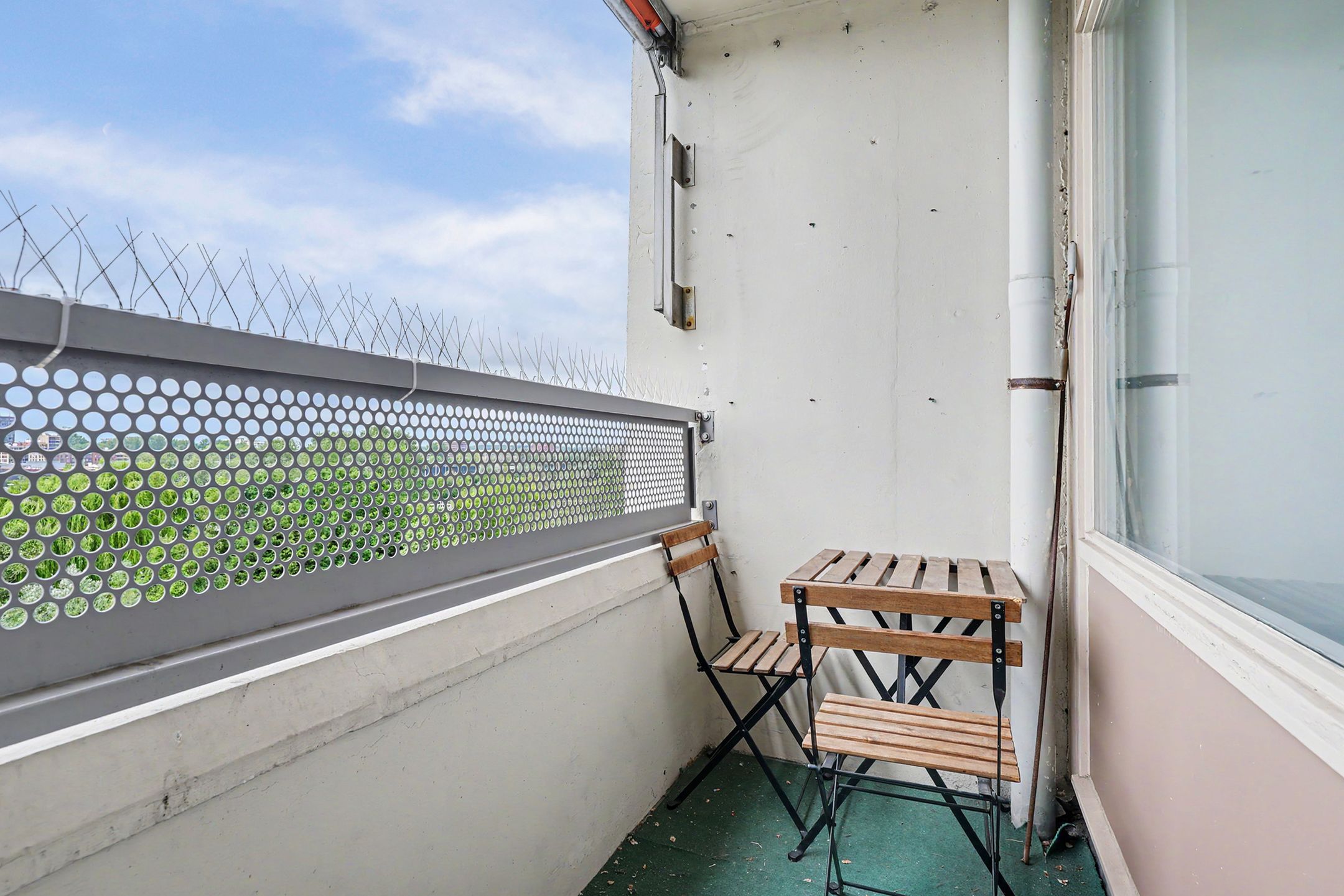 Well-Maintained Three-Room Apartment with West-Facing Balcony on the Sixth Floor — 18