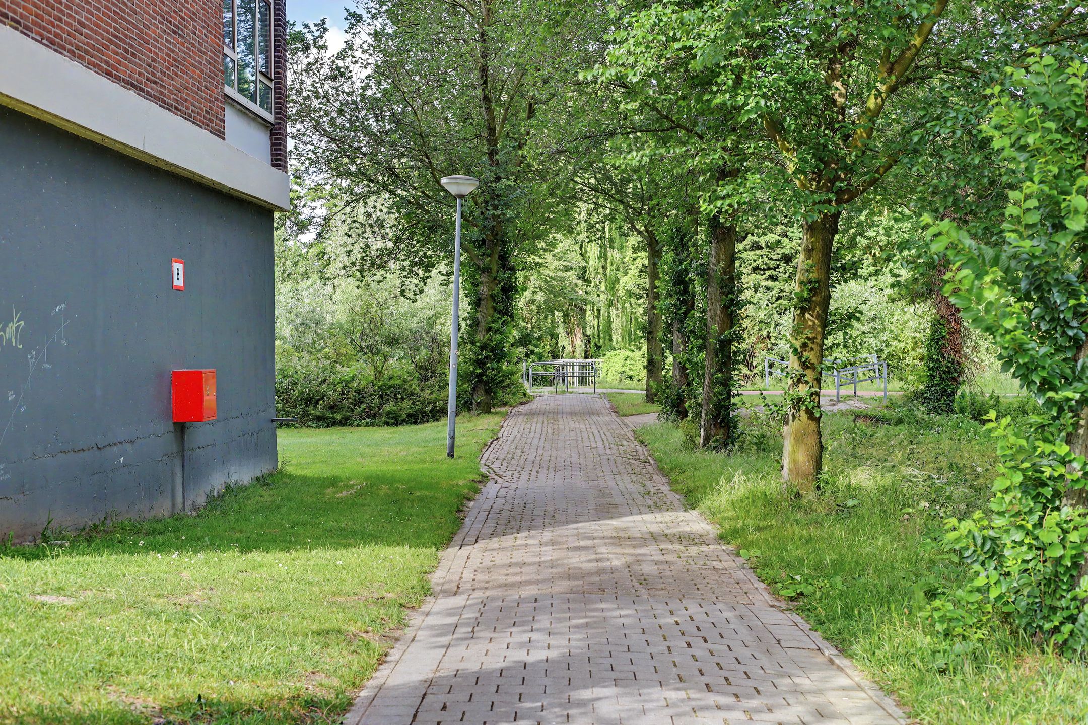 Well-Maintained Three-Room Apartment with West-Facing Balcony on the Sixth Floor — 27