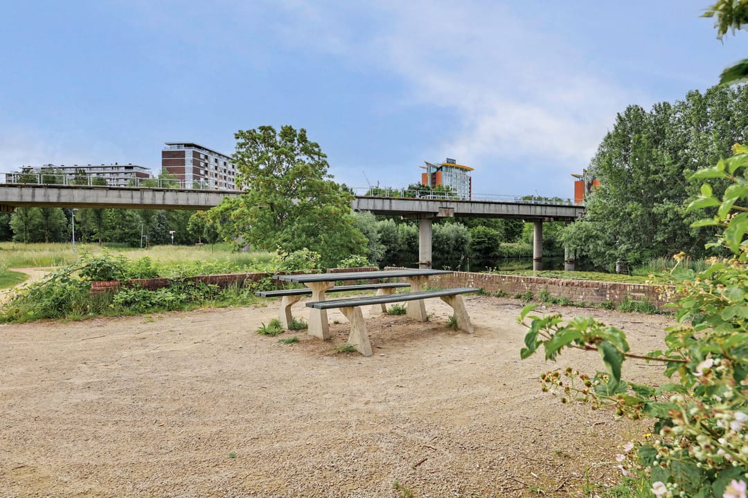 Well-Maintained Three-Room Apartment with West-Facing Balcony on the Sixth Floor — 37