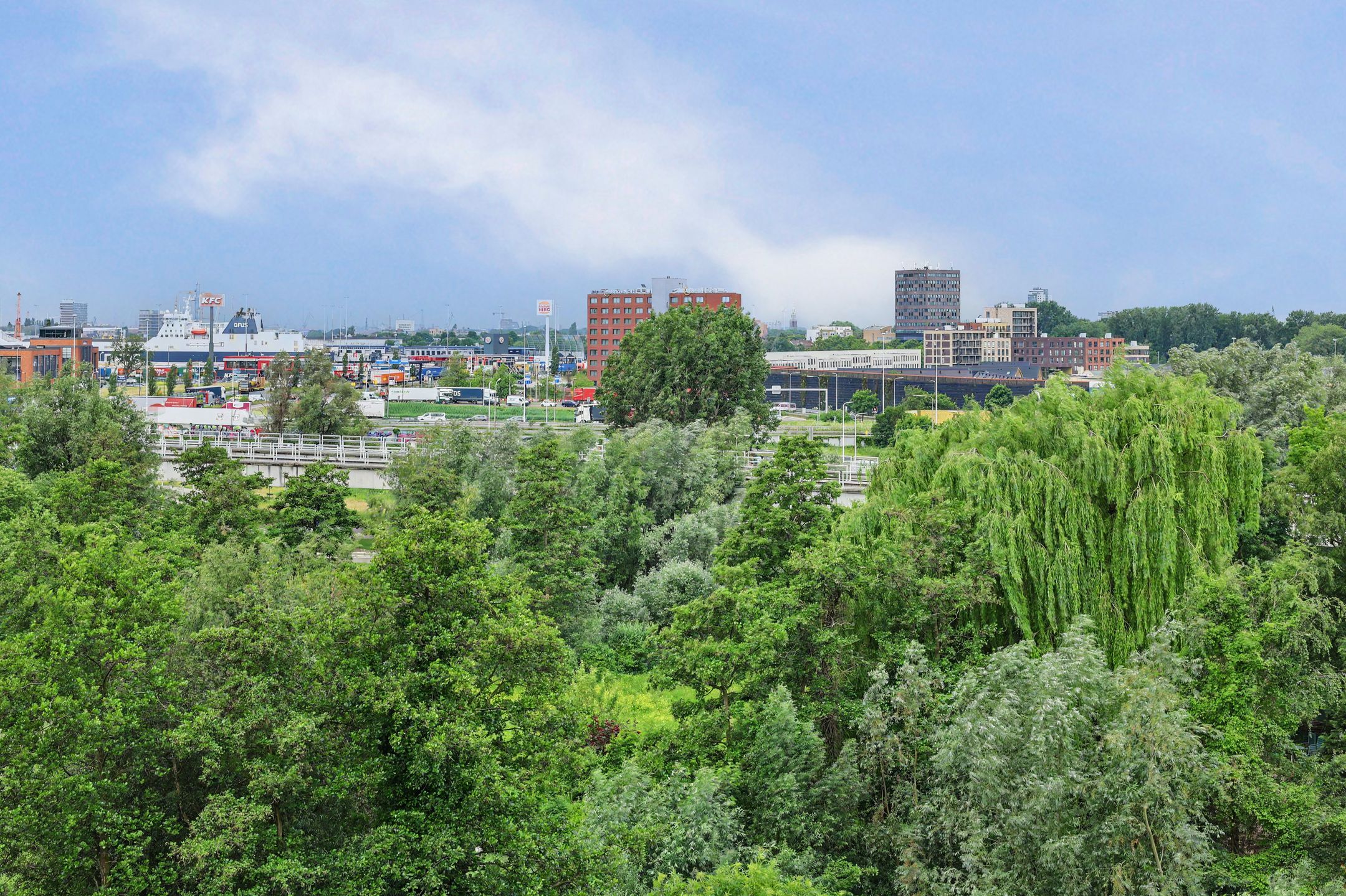 Well-Maintained Three-Room Apartment with West-Facing Balcony on the Sixth Floor — 48