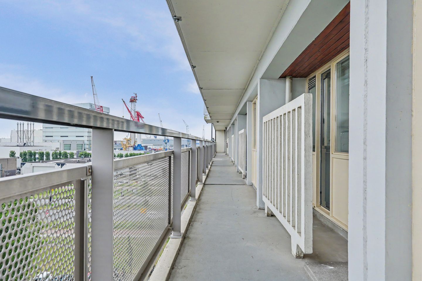 Well-Maintained Three-Room Apartment with West-Facing Balcony on the Sixth Floor — 20