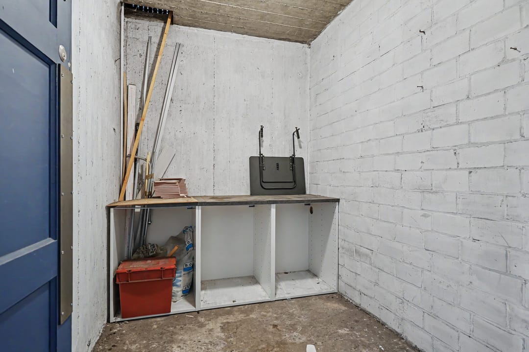 Well-Maintained Three-Room Apartment with West-Facing Balcony on the Sixth Floor — 23