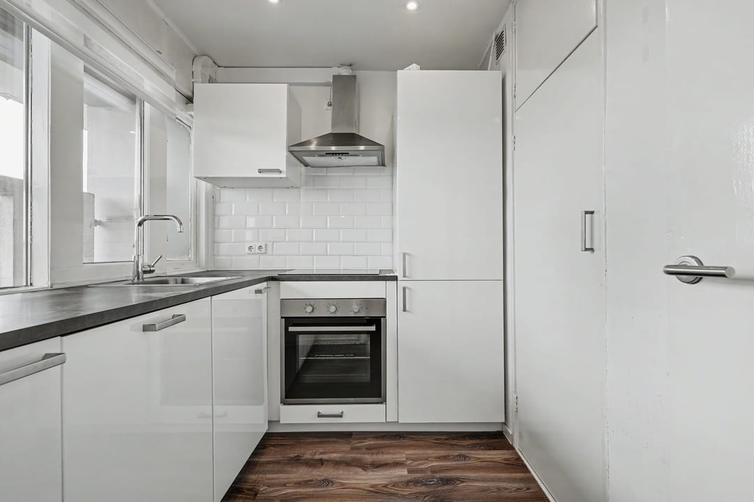 Well-Maintained Three-Room Apartment with West-Facing Balcony on the Sixth Floor — 11