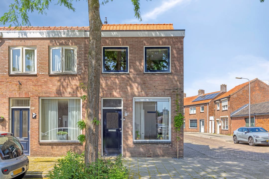 Maison d'angle des années 1920 entièrement rénovée au centre de Tilburg