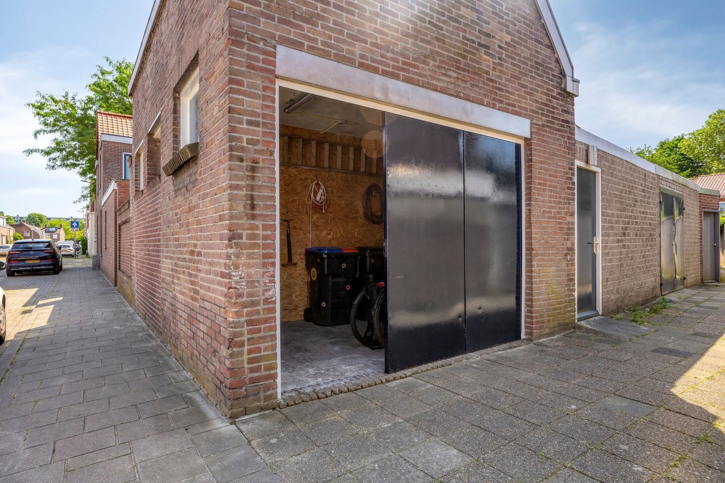 Fully Renovated 1920s Corner Home in Central Tilburg — 35