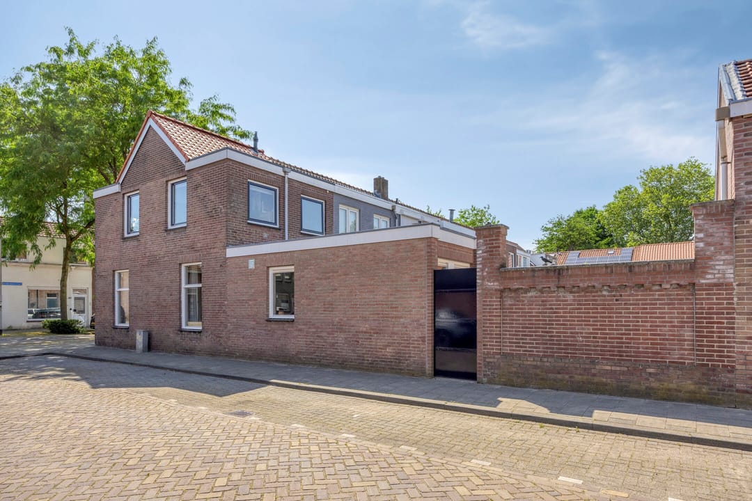 Fully Renovated 1920s Corner Home in Central Tilburg — 38