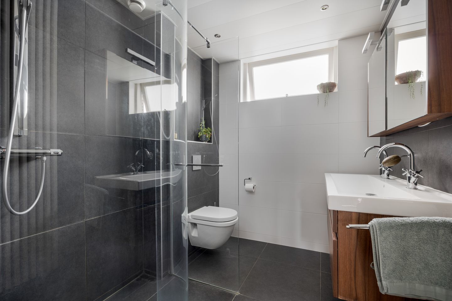 Ready-to-Move Family Home with Sunny South-Facing Garden in Popular Buitenhof Neighborhood — 14