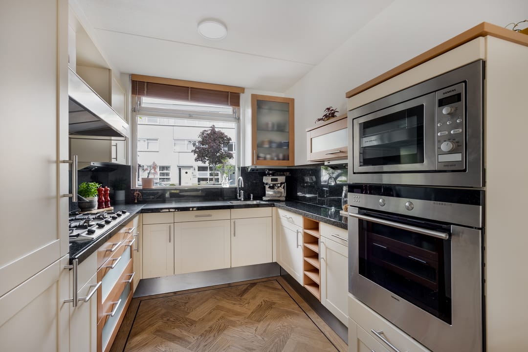Ready-to-Move Family Home with Sunny South-Facing Garden in Popular Buitenhof Neighborhood — 7