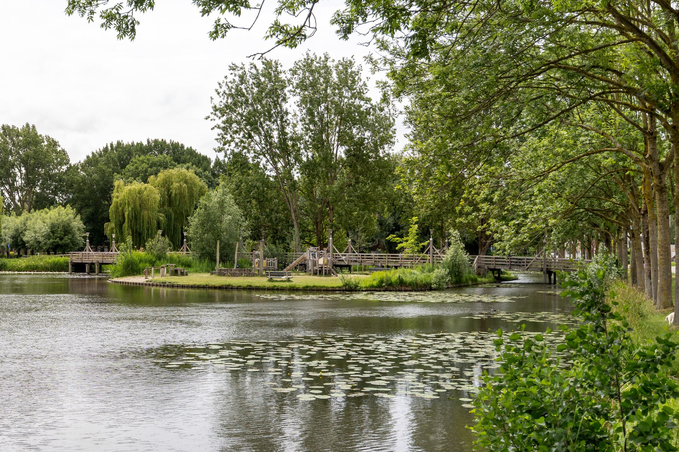 Ready-to-Move Family Home with Sunny South-Facing Garden in Popular Buitenhof Neighborhood — 24
