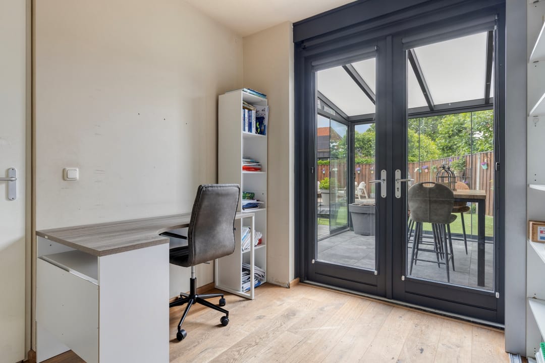 Modern Semi-Detached Family Home with Garage and Sunny Garden in Rijen — 13