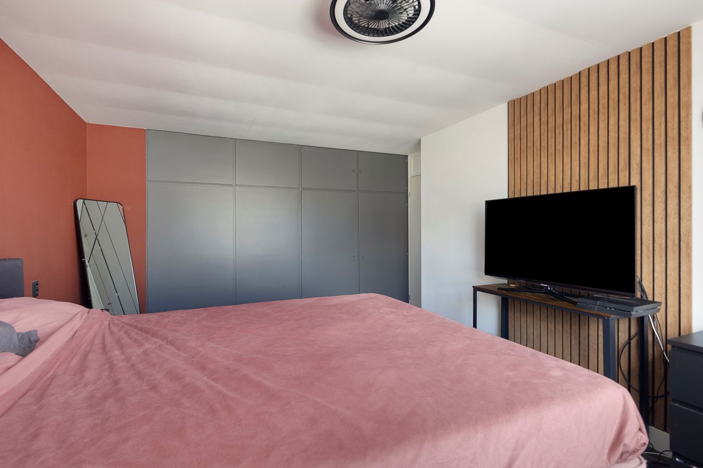 Spacious Modernized Family Home with Four Bedrooms in Green Residential Area — 19