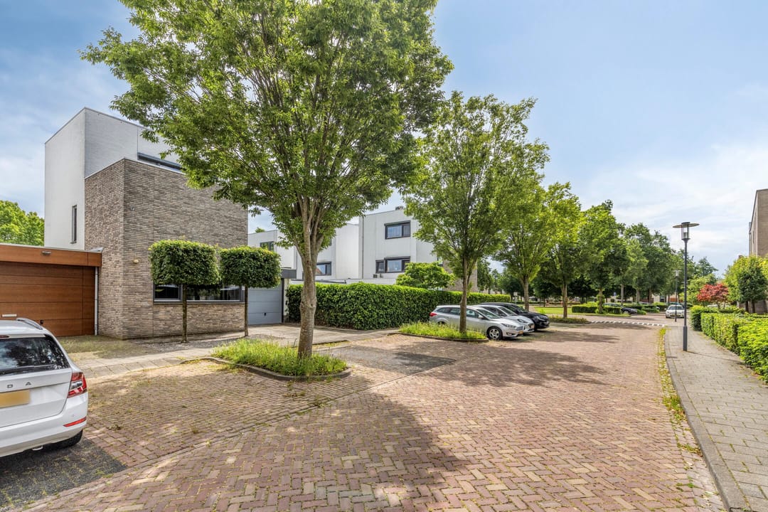 Modern Semi-Detached Family Home with Garage and Sunny Garden in Rijen — 71