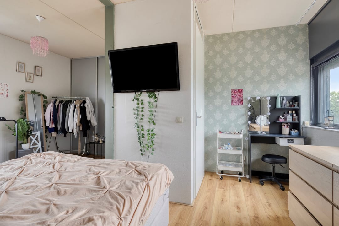 Modern Semi-Detached Family Home with Garage and Sunny Garden in Rijen — 56