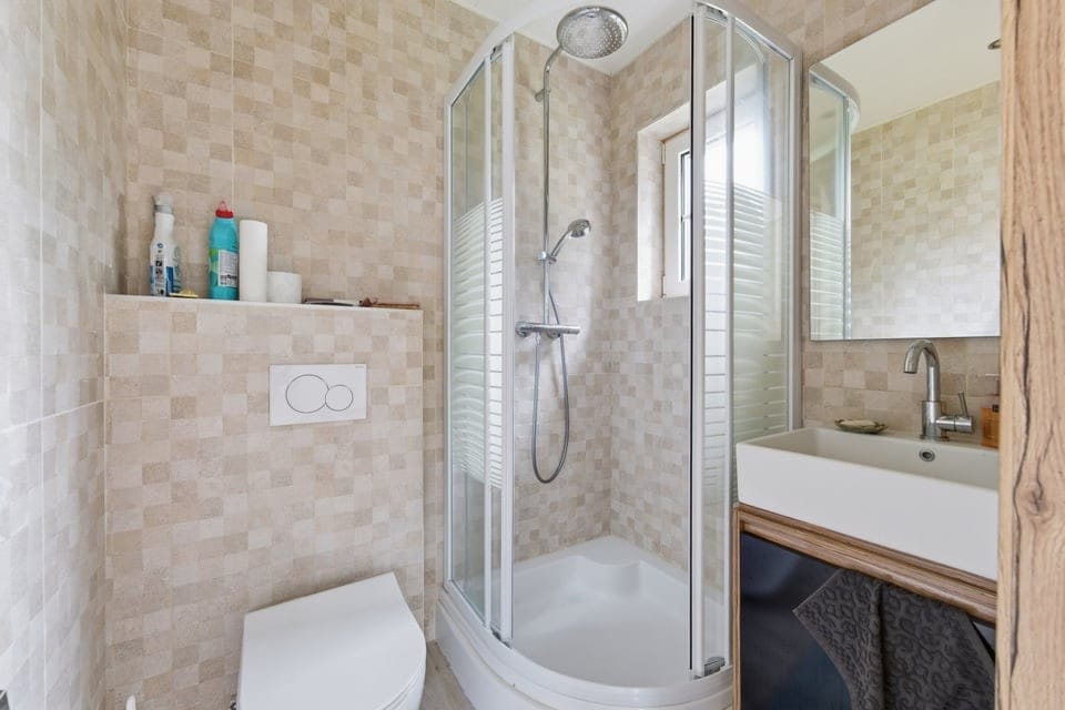 Spacious Detached Villa with Large Garden and Modern Updates in Riemst — 18