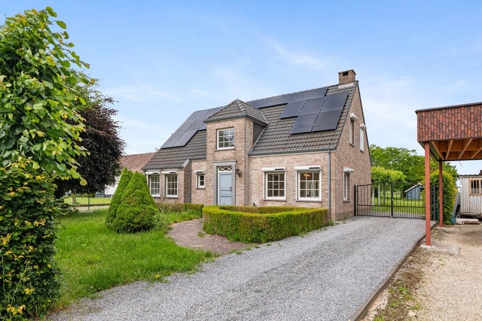 Spacious Detached Villa with Large Garden and Modern Updates in Riemst — 37