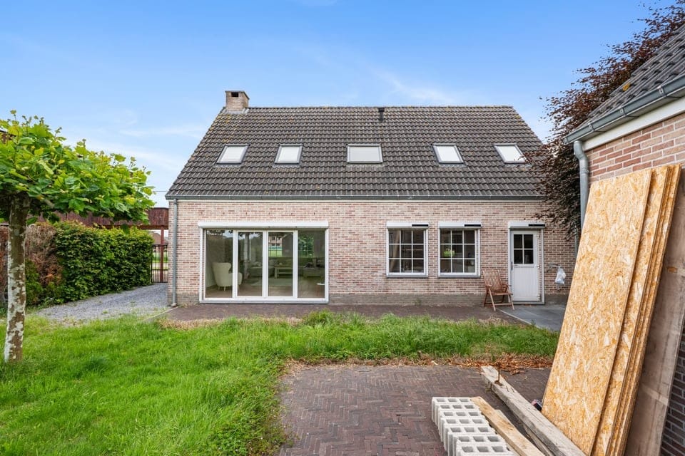 Spacious Detached Villa with Large Garden and Modern Updates in Riemst — 36