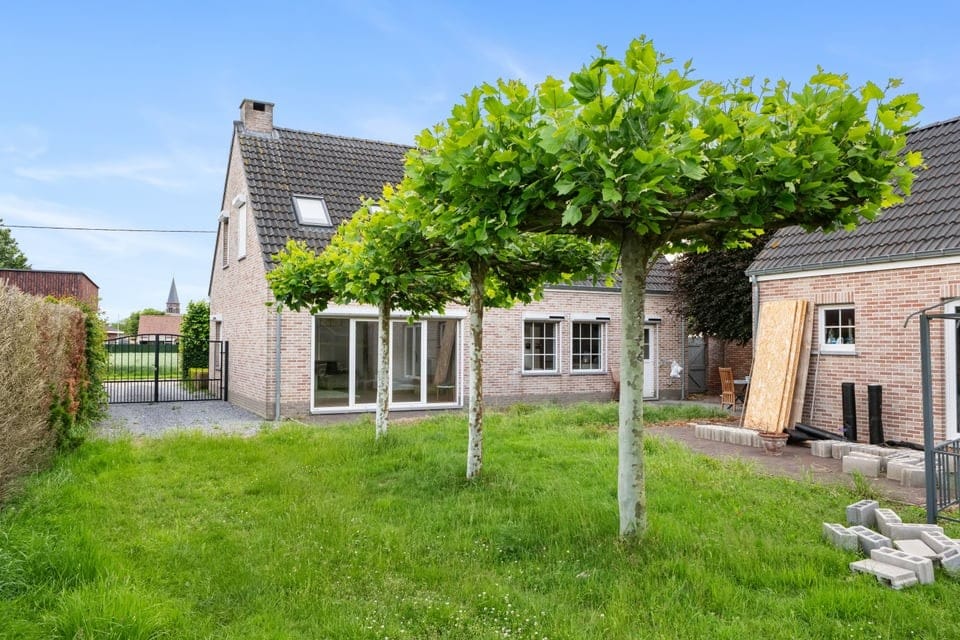 Spacious Detached Villa with Large Garden and Modern Updates in Riemst — 31