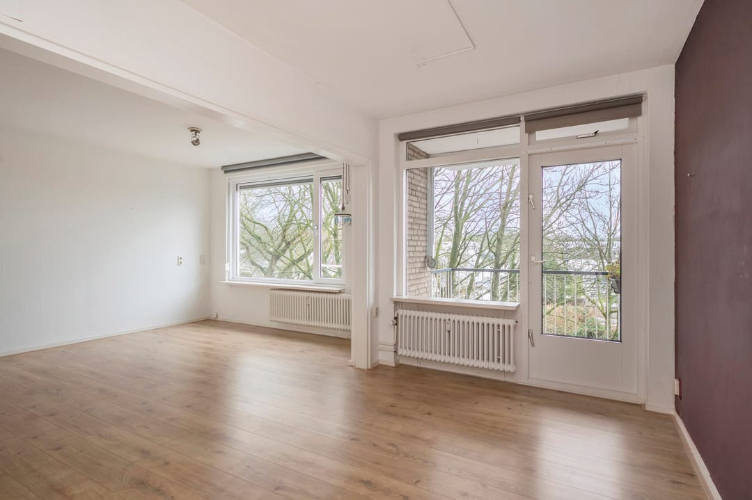 Spacious Three-Bedroom Apartment with South-Facing Balcony and Elevator in Green Setting — 17
