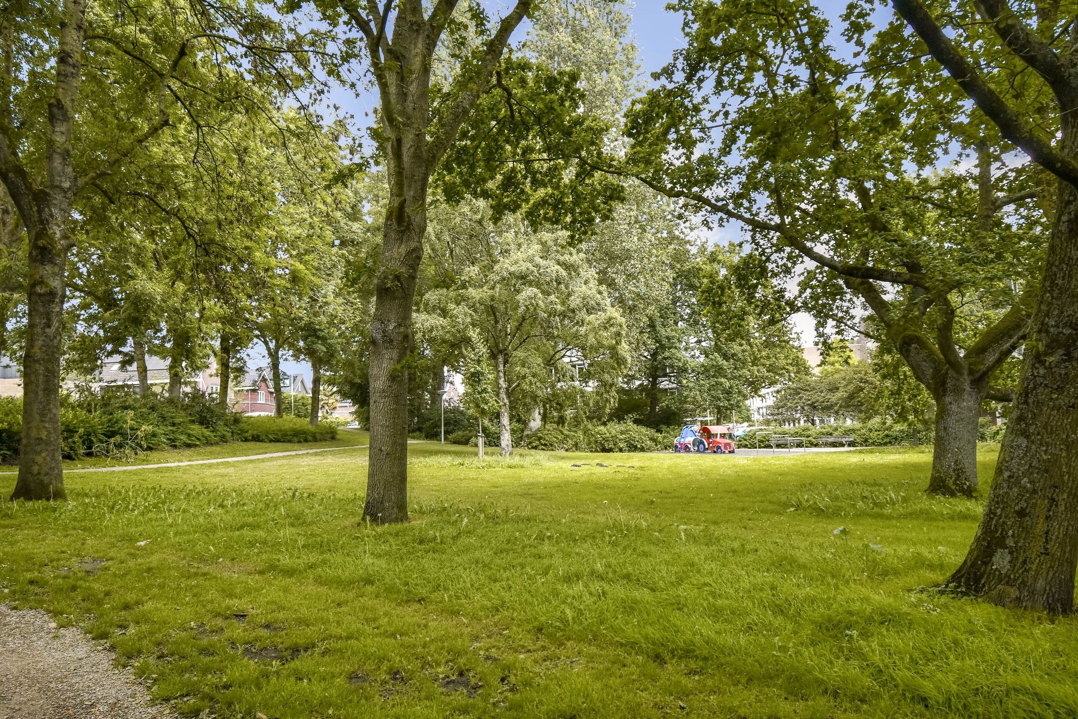 Completely Renovated Luxury Apartment with South-Facing Balcony in Keizer Karelpark — 24