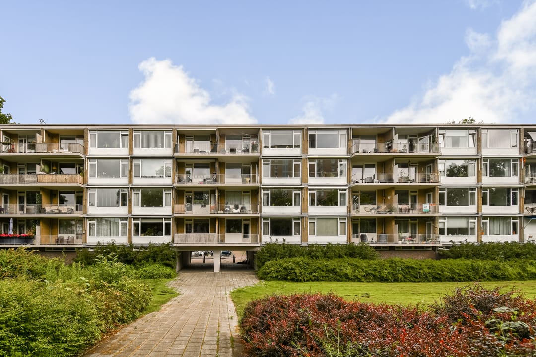 Completely Renovated Luxury Apartment with South-Facing Balcony in Keizer Karelpark — 23