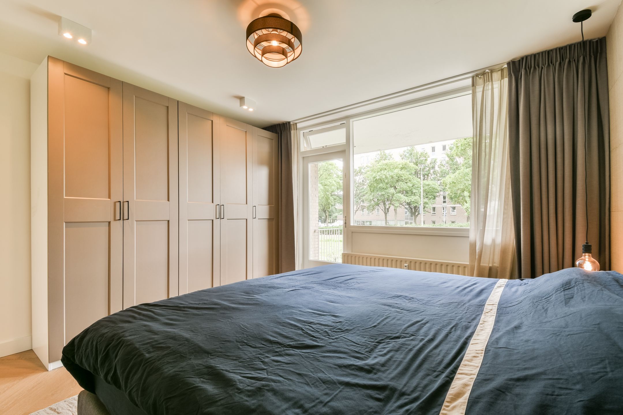 Completely Renovated Luxury Apartment with South-Facing Balcony in Keizer Karelpark — 15