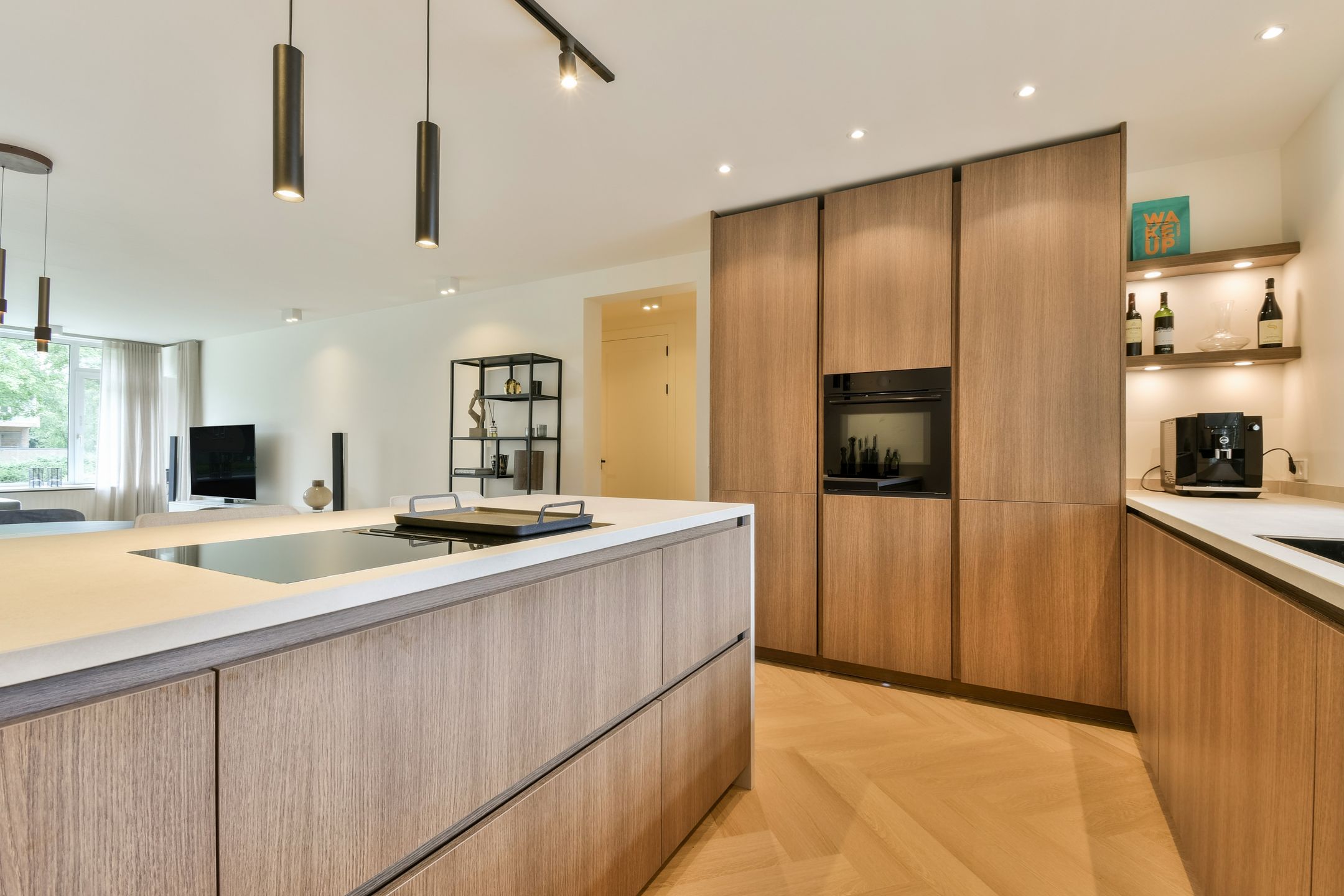 Completely Renovated Luxury Apartment with South-Facing Balcony in Keizer Karelpark — 9