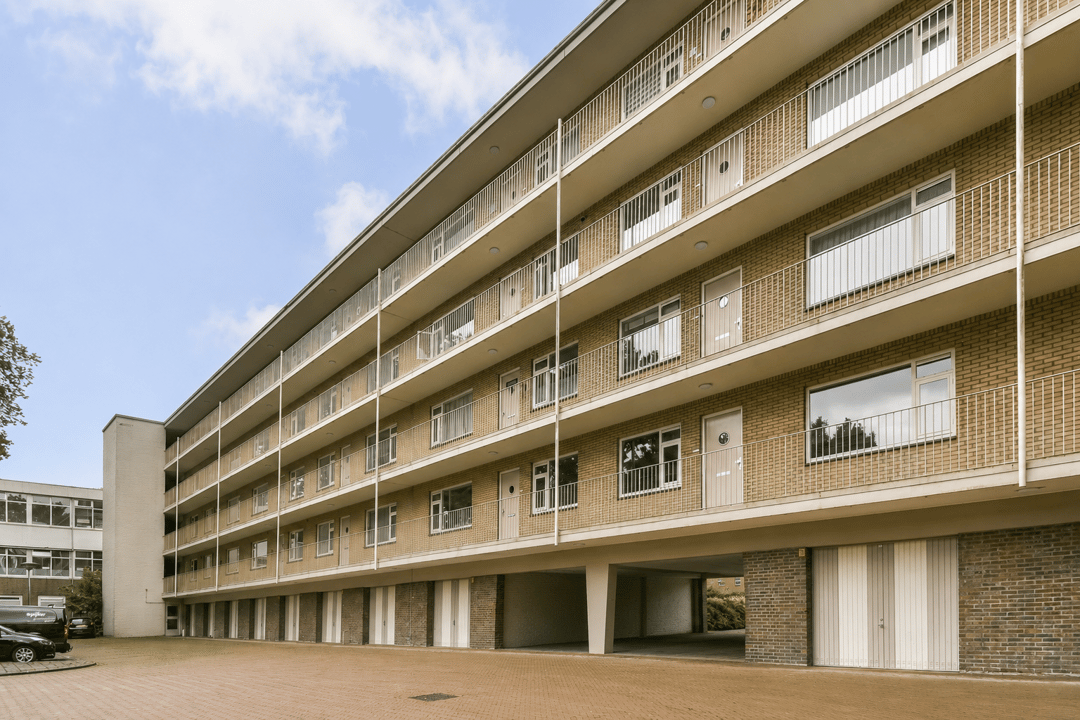 Completely Renovated Luxury Apartment with South-Facing Balcony in Keizer Karelpark — 22