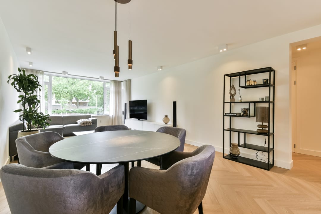 Completely Renovated Luxury Apartment with South-Facing Balcony in Keizer Karelpark — 11
