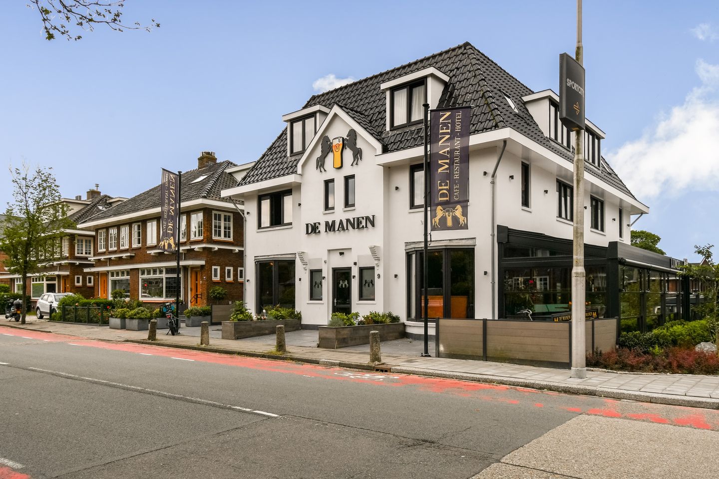 Completely Renovated Luxury Apartment with South-Facing Balcony in Keizer Karelpark — 25