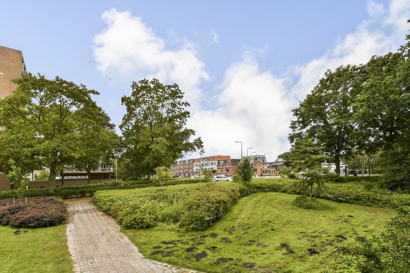 Completely Renovated Luxury Apartment with South-Facing Balcony in Keizer Karelpark — 14