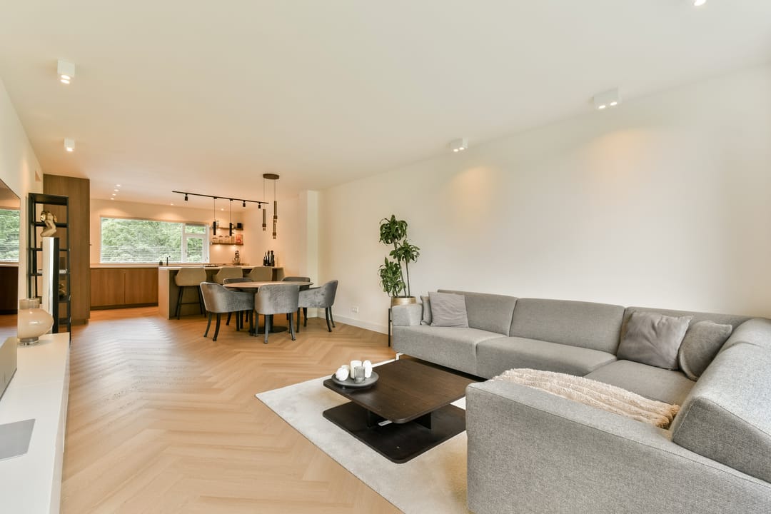 Completely Renovated Luxury Apartment with South-Facing Balcony in Keizer Karelpark — 8