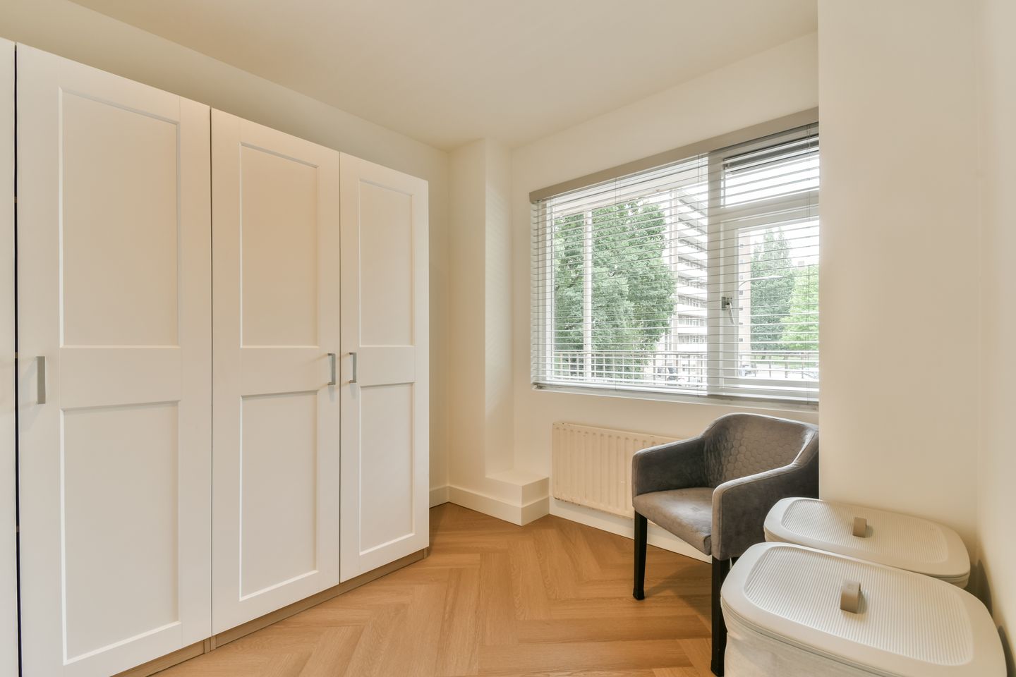 Completely Renovated Luxury Apartment with South-Facing Balcony in Keizer Karelpark — 20