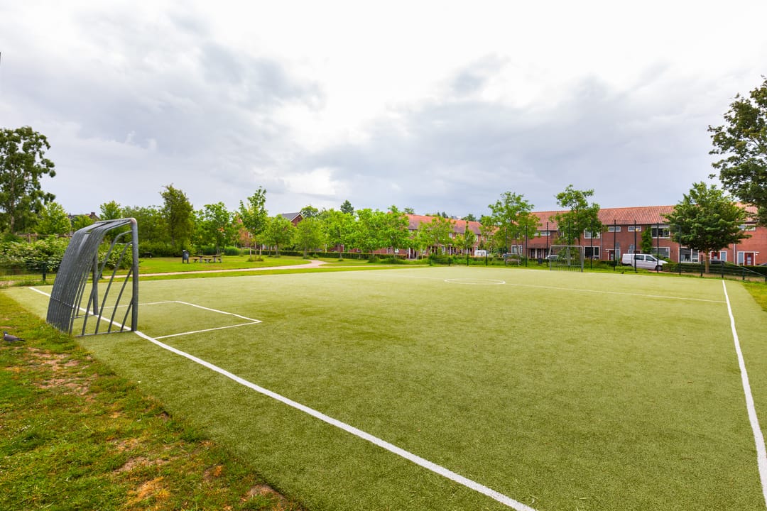 Spacious Renovated Upper Floor Apartment with Three Bedrooms in Quiet Leiden Location — 26
