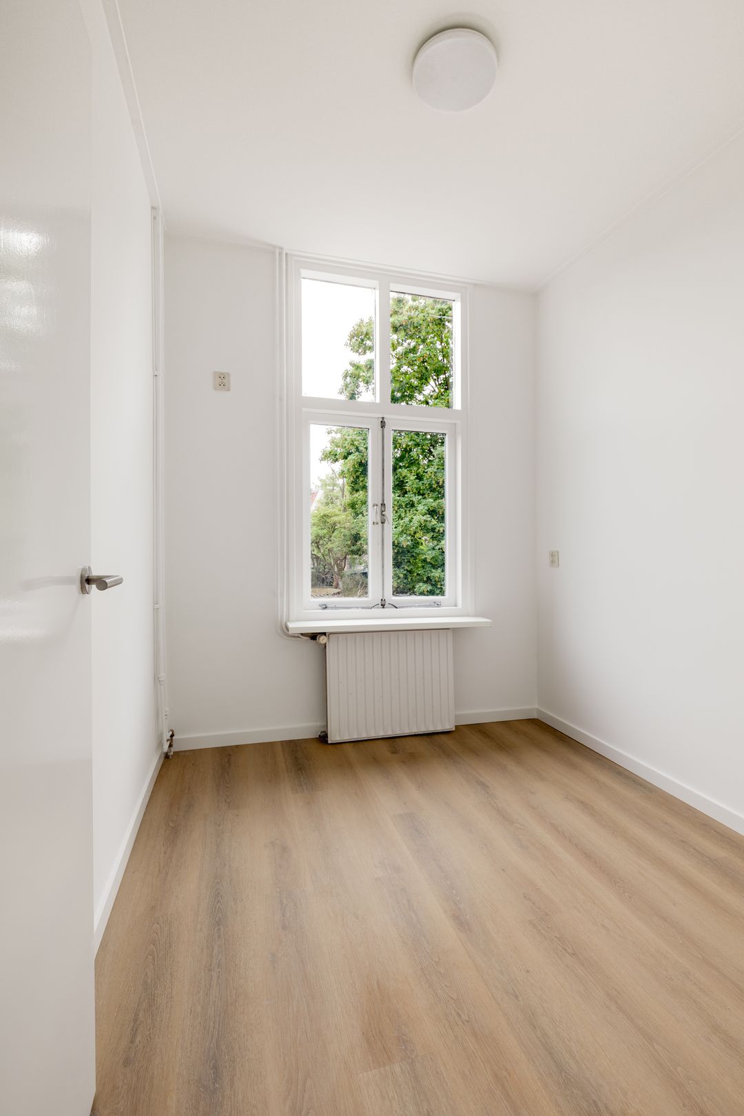 Spacious Renovated Upper Floor Apartment with Three Bedrooms in Quiet Leiden Location — 13