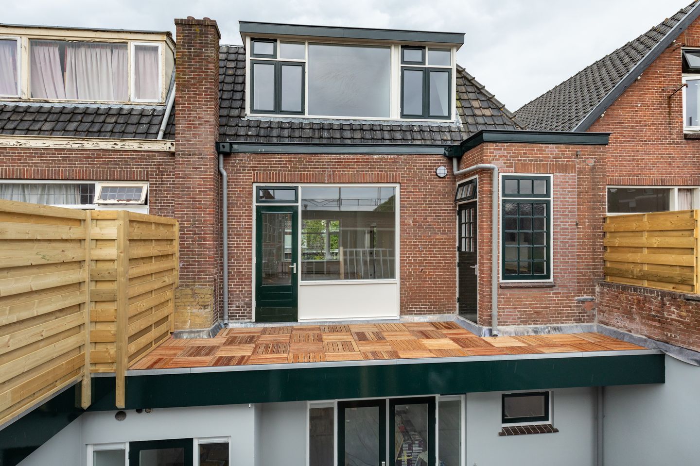 Spacious Renovated Upper Floor Apartment with Three Bedrooms in Quiet Leiden Location — 20
