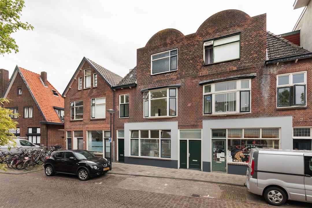 Spacious Renovated Upper Floor Apartment with Three Bedrooms in Quiet Leiden Location — 23