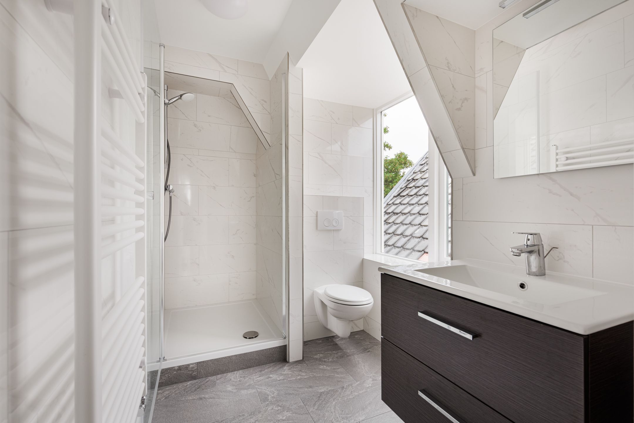 Spacious Renovated Upper Floor Apartment with Three Bedrooms in Quiet Leiden Location — 18