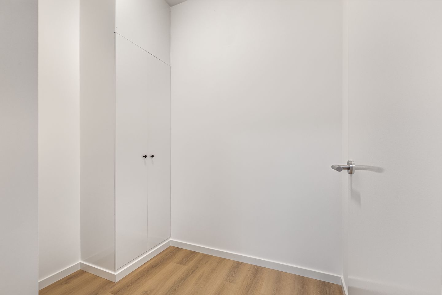 Spacious Renovated Upper Floor Apartment with Three Bedrooms in Quiet Leiden Location — 14