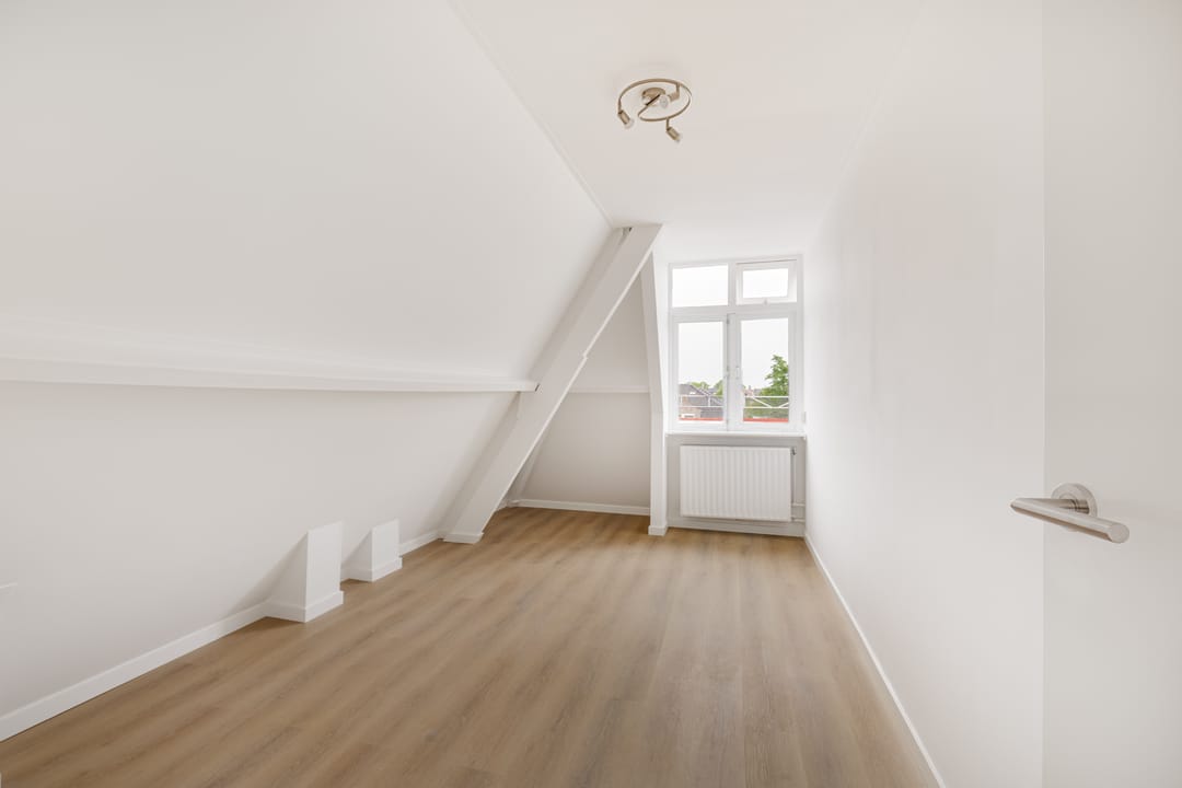 Spacious Renovated Upper Floor Apartment with Three Bedrooms in Quiet Leiden Location — 17