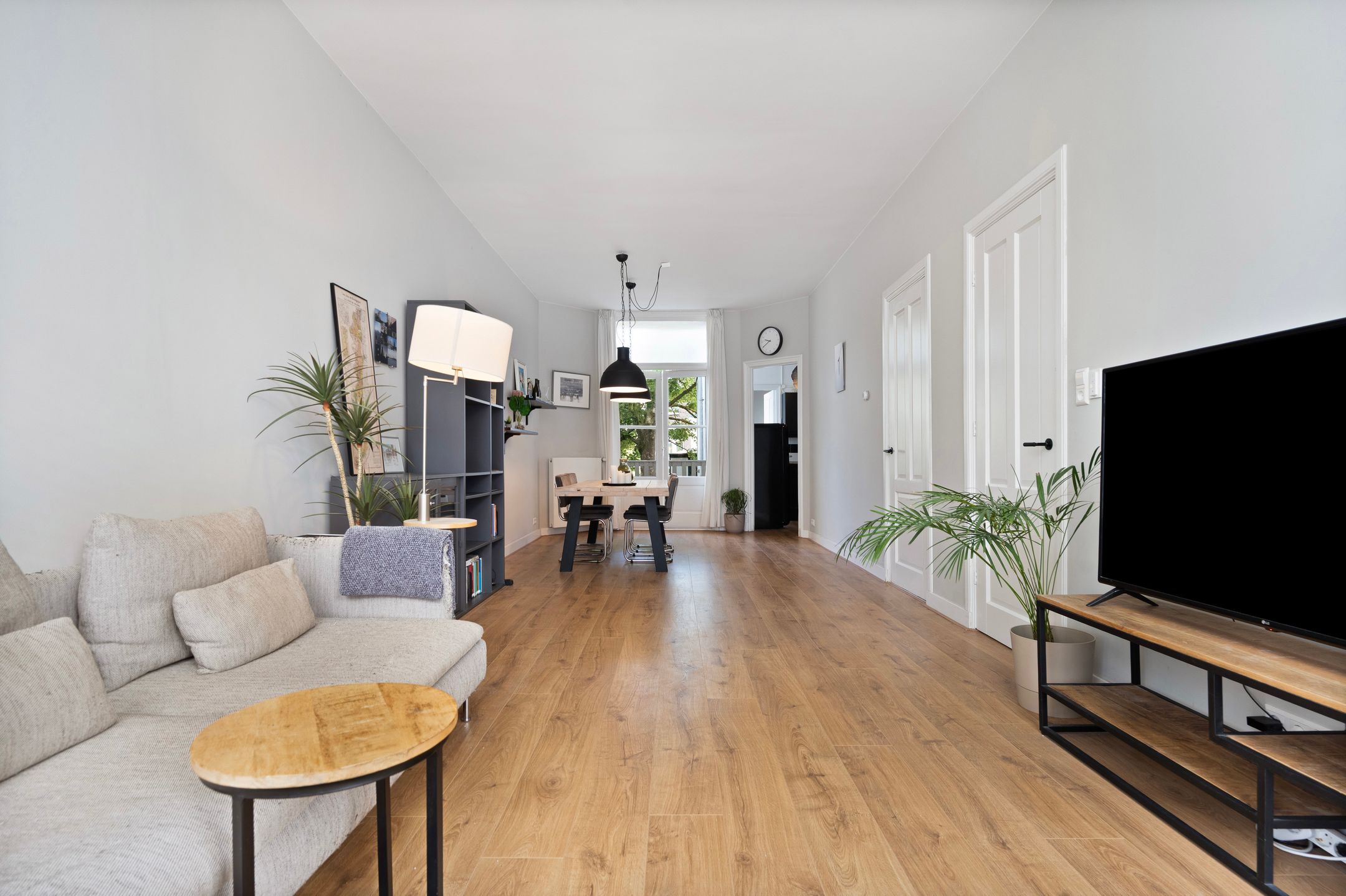 Charming Upper-Floor Apartment with Balcony in Valkenboskwartier — 9