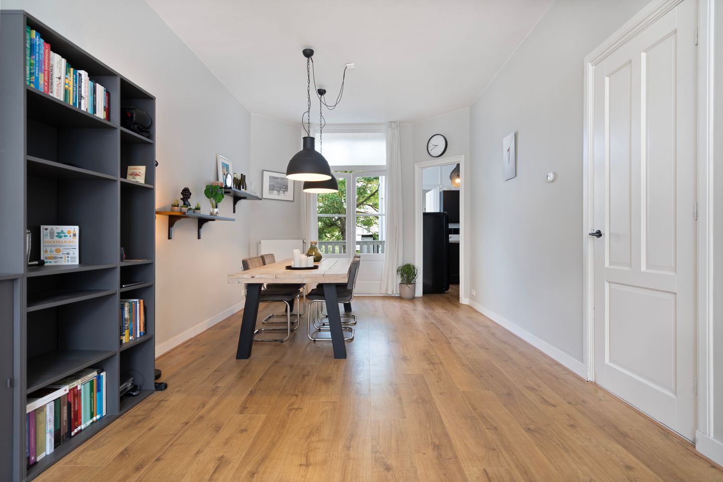 Charming Upper-Floor Apartment with Balcony in Valkenboskwartier — 10
