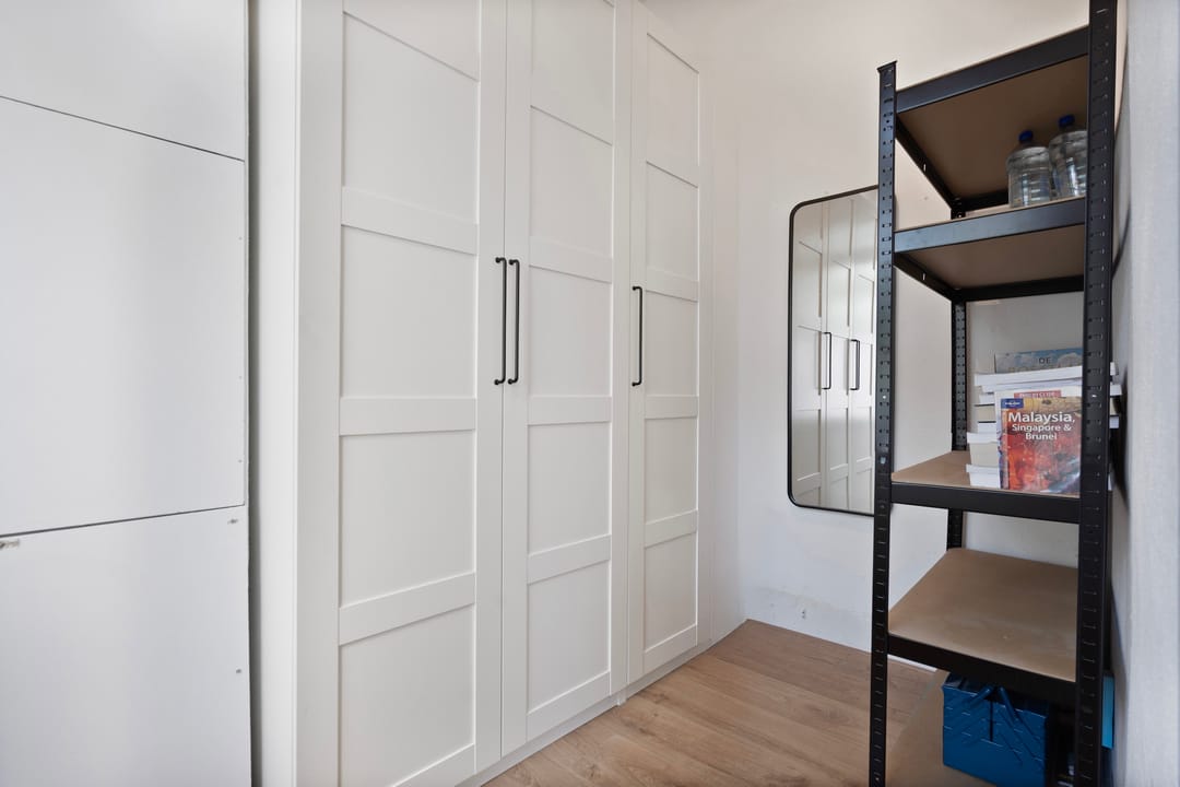 Charming Upper-Floor Apartment with Balcony in Valkenboskwartier — 23