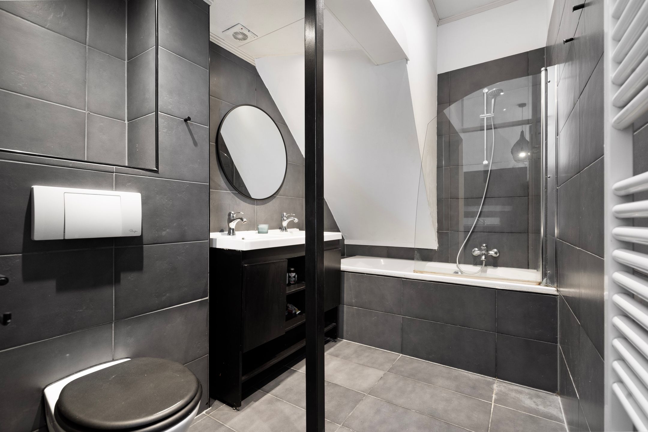 Charming Upper-Floor Apartment with Balcony in Valkenboskwartier — 18