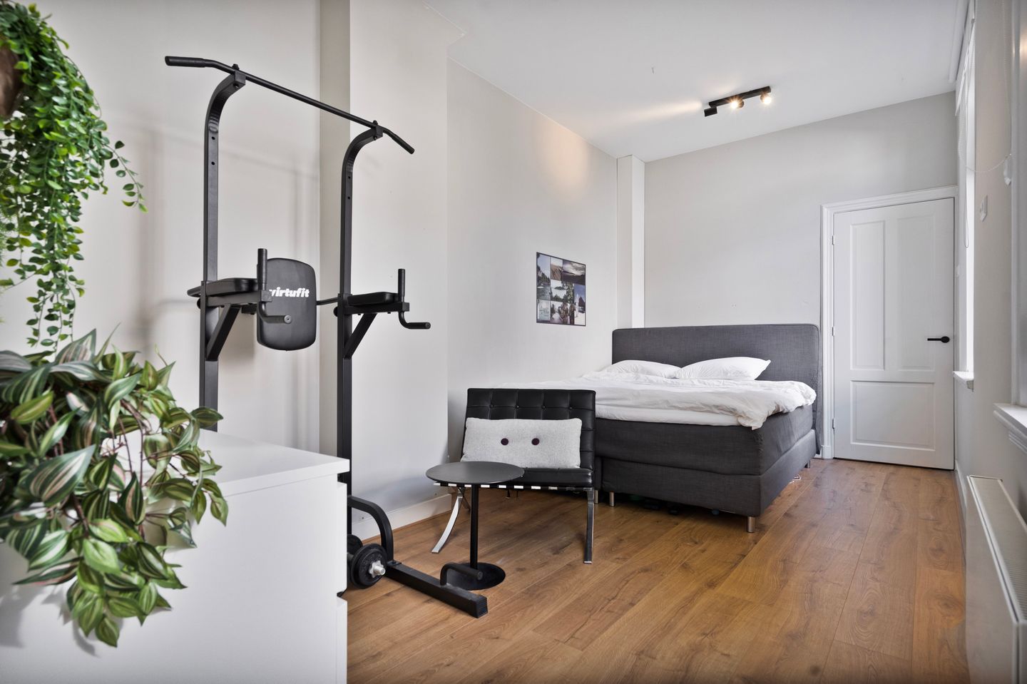 Charming Upper-Floor Apartment with Balcony in Valkenboskwartier — 20