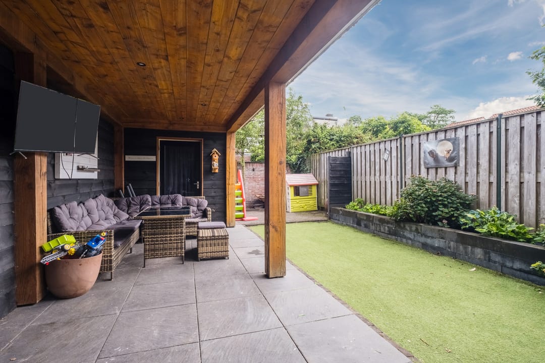 Move-in Ready Terraced Home with Three Bedrooms in Best — 23