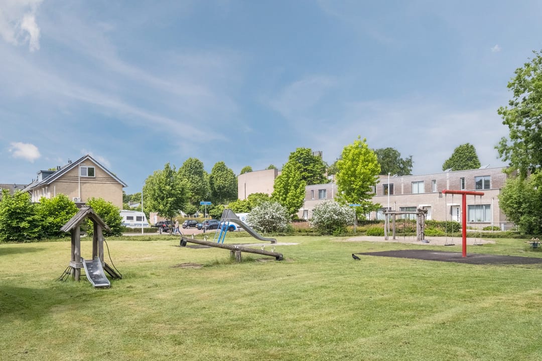 Move-in Ready Terraced Home with Three Bedrooms in Best — 26